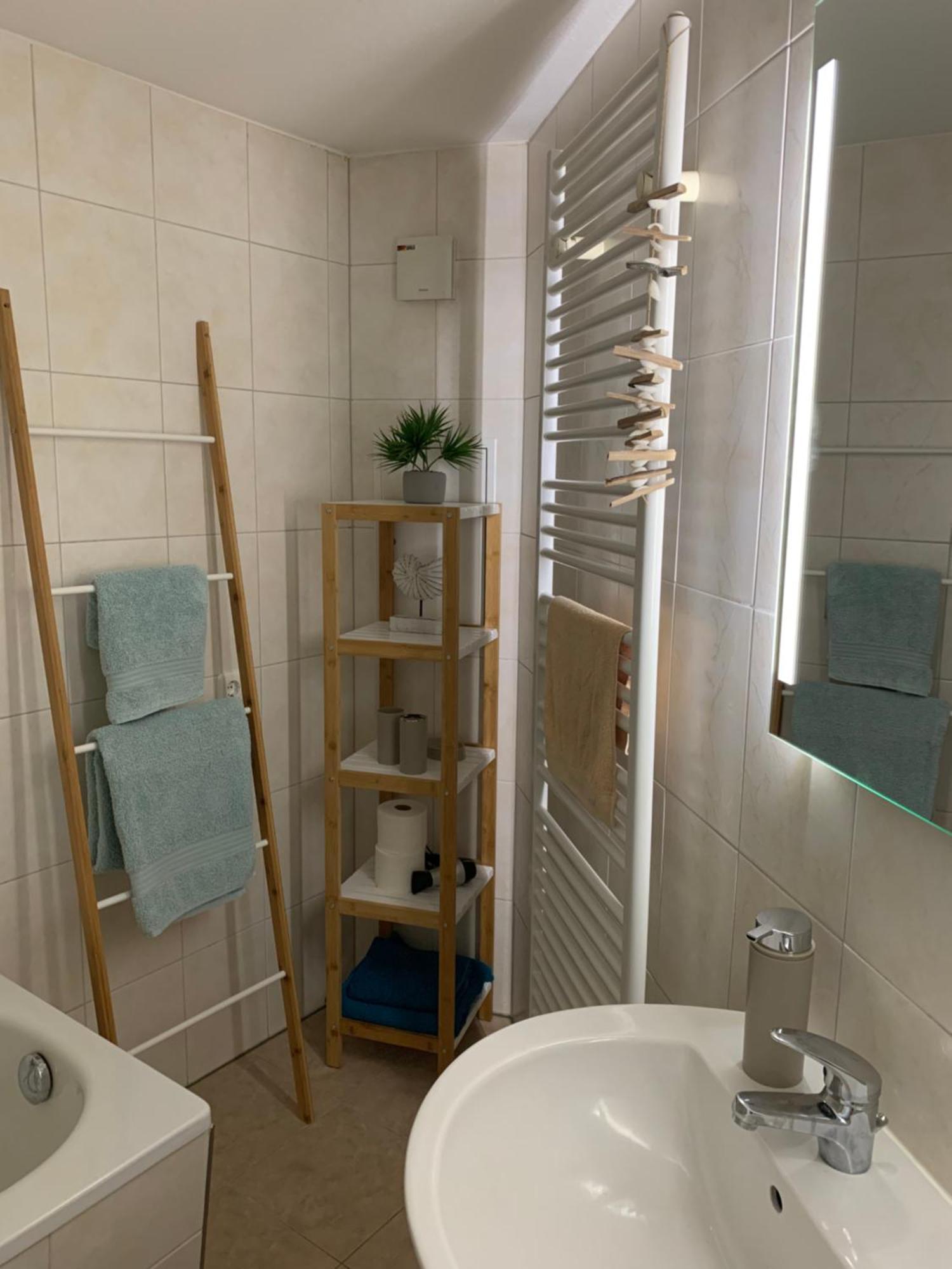 City-Apartment Mit Parkplatz & Fahrradraum! Nur 300M Zum Stadthafen Σβερίν Εξωτερικό φωτογραφία